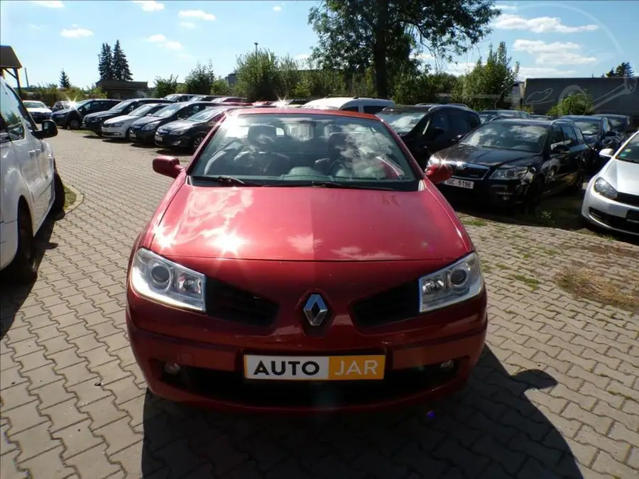 Renault Megane 2,0 16V  CC — Čelní pohled