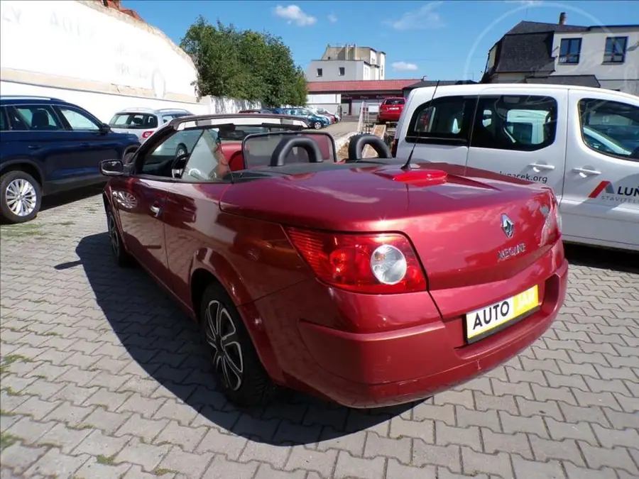 Renault Megane 2,0 16V  CC — Zezadu zprava