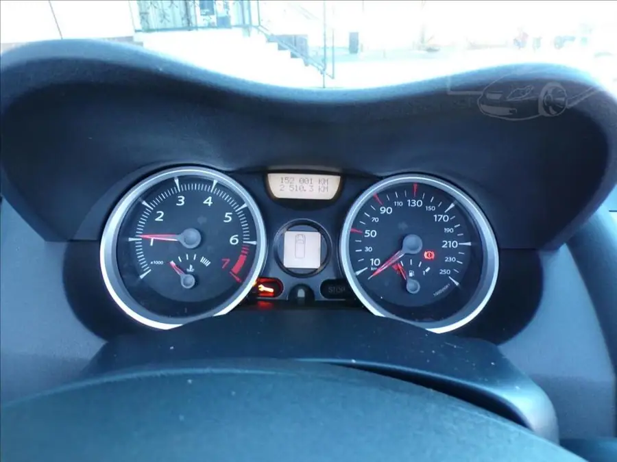 Renault Megane 2,0 16V  CC — Interiér — palubní deska