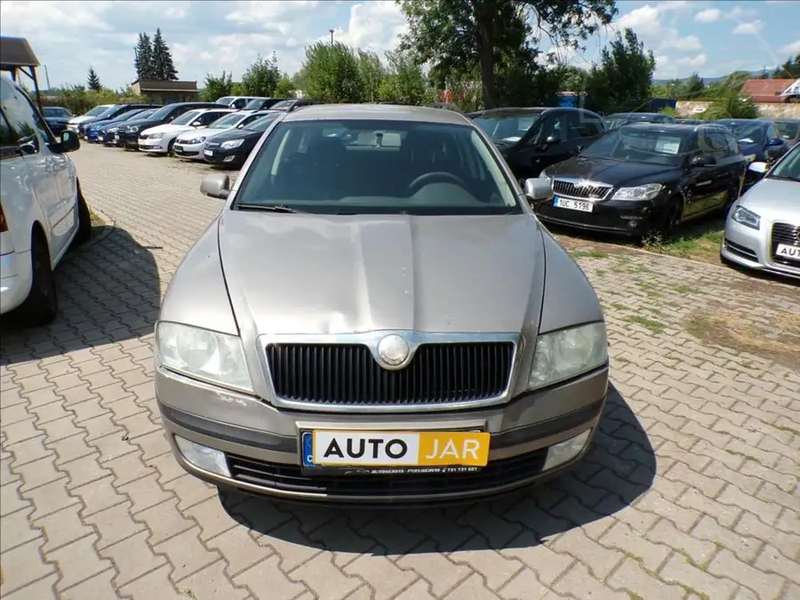 Škoda Octavia 1,9 TDI  N1,TAŽNÉ ZAŘÍZENÍ — Čelní pohled