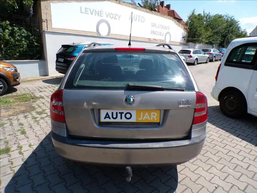 Škoda Octavia 1,9 TDI  N1,TAŽNÉ ZAŘÍZENÍ — Zadní pohled