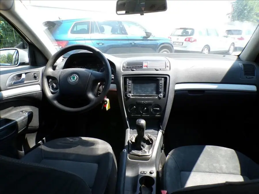 Škoda Octavia 1,9 TDI  N1,TAŽNÉ ZAŘÍZENÍ — Interiér — palubní deska