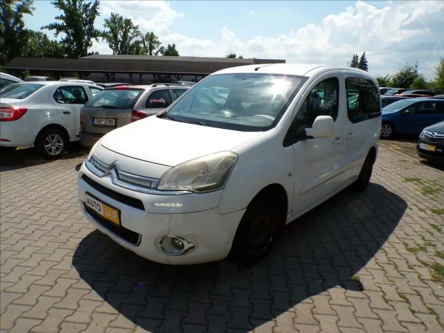 Citroën Berlingo 1,6 HDI  KLIMA — Zepředu zblízka
