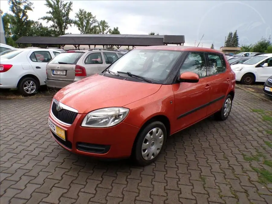 Škoda Fabia 1,2 HTP — Zepředu zblízka