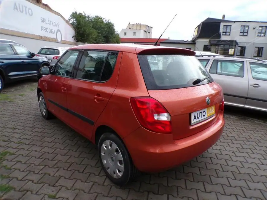 Škoda Fabia 1,2 HTP — Zezadu zprava