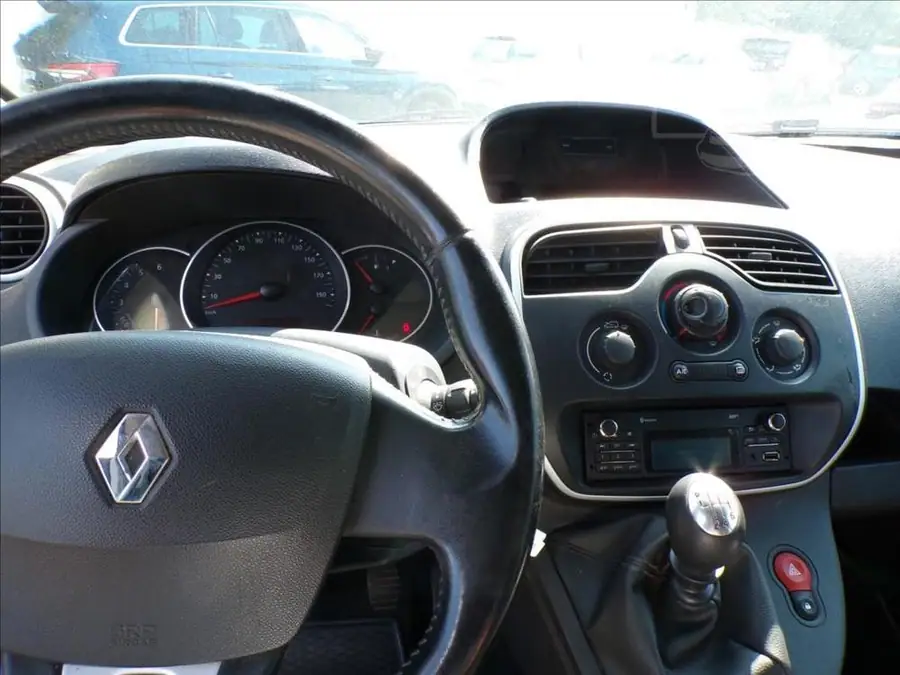 Renault Kangoo 1,5 dCi — Přístrojový štít se stavem tachometru