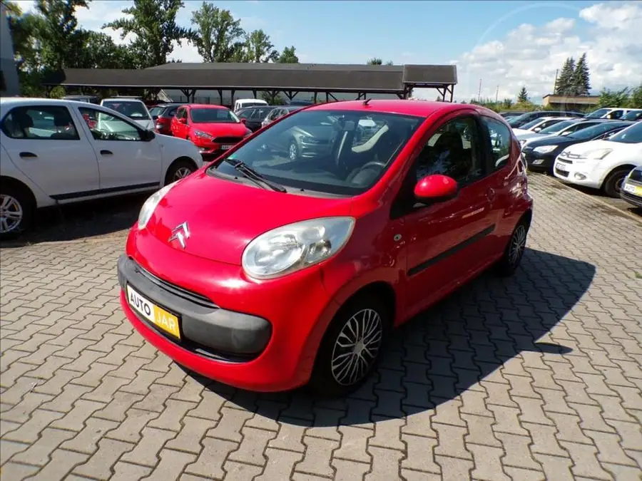 Citroën C1 1,0 i  . — Zepředu zblízka