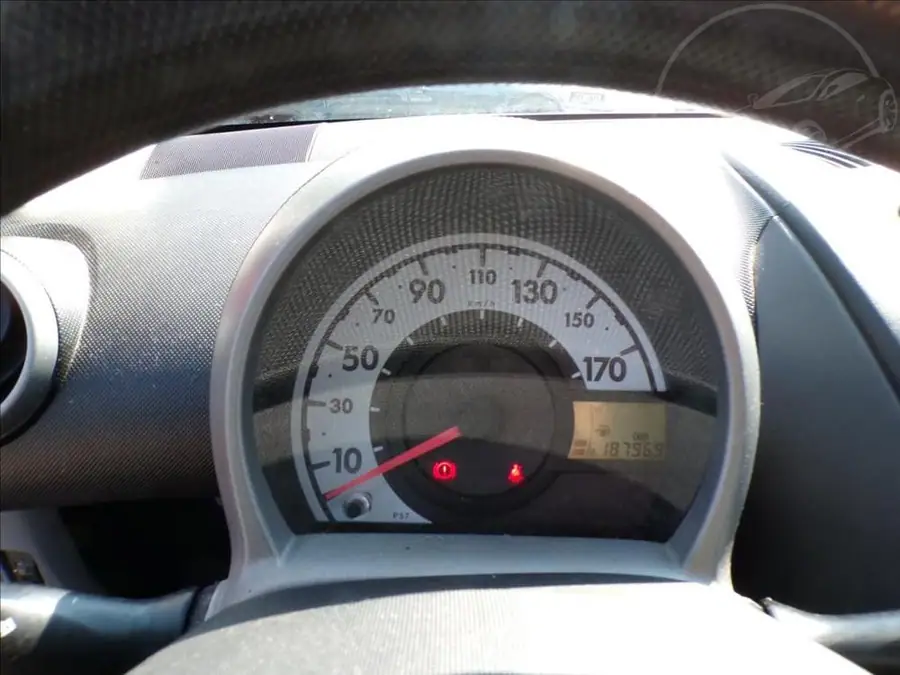 Citroën C1 1,0 i  . — Interiér — palubní deska
