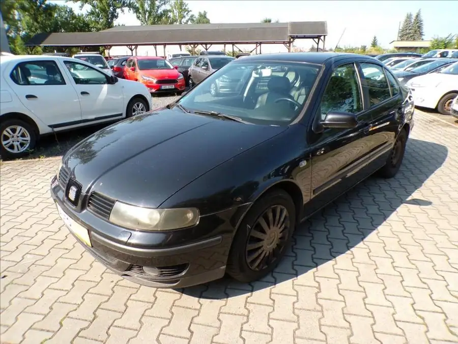 Seat Toledo 2,3 V5-125KW  DIGI.KLIMA — Zepředu zblízka