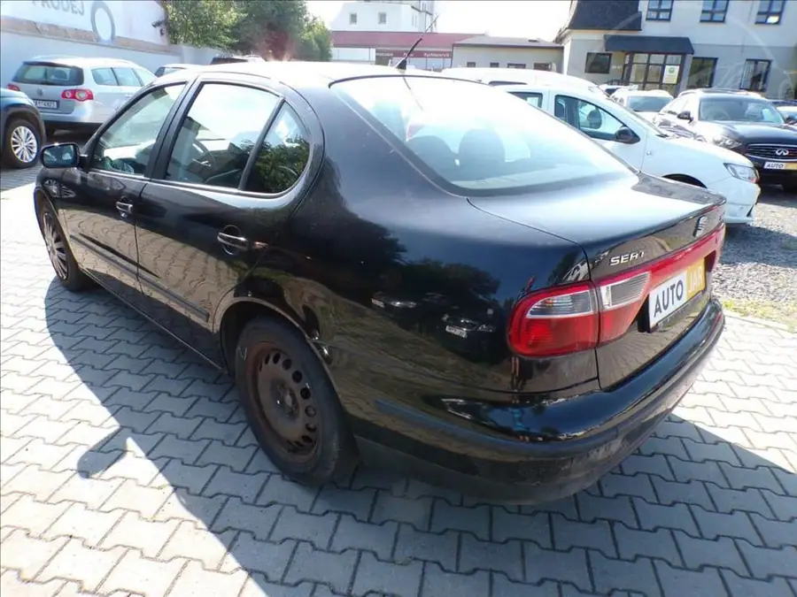 Seat Toledo 2,3 V5-125KW  DIGI.KLIMA — Zezadu zprava