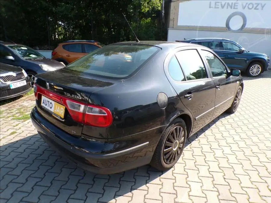 Seat Toledo 2,3 V5-125KW  DIGI.KLIMA — Zezadu zleva