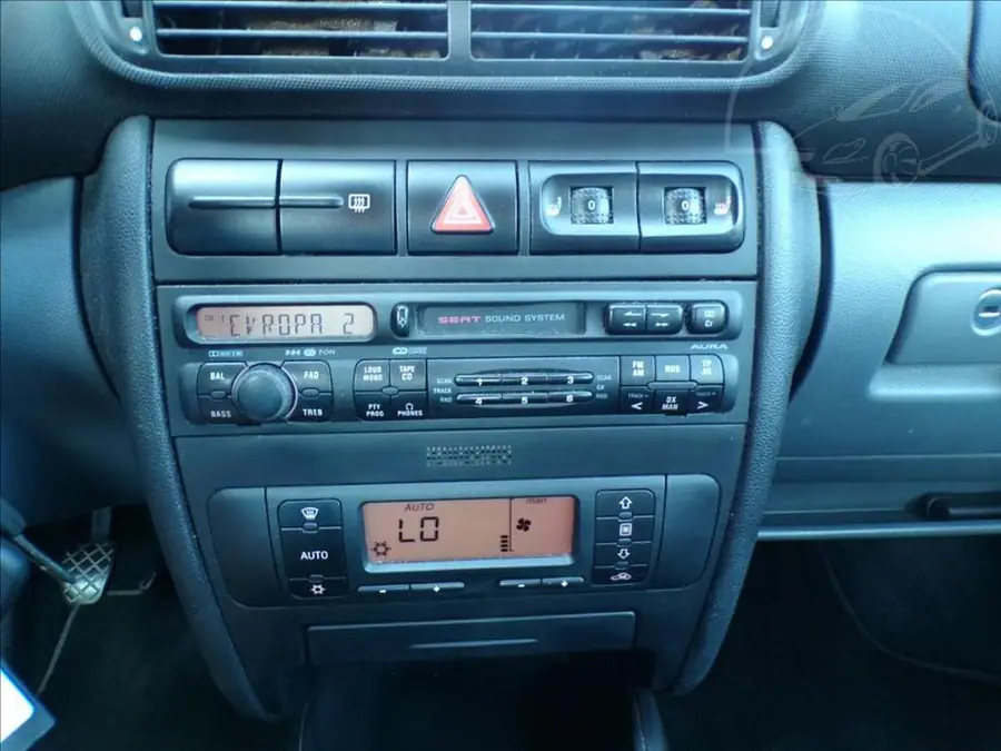 Seat Toledo 2,3 V5-125KW  DIGI.KLIMA — Přístrojový štít se stavem tachometru