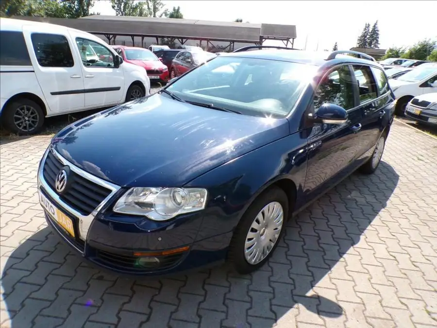 Volkswagen Passat 1,6 FSI — Zepředu zblízka