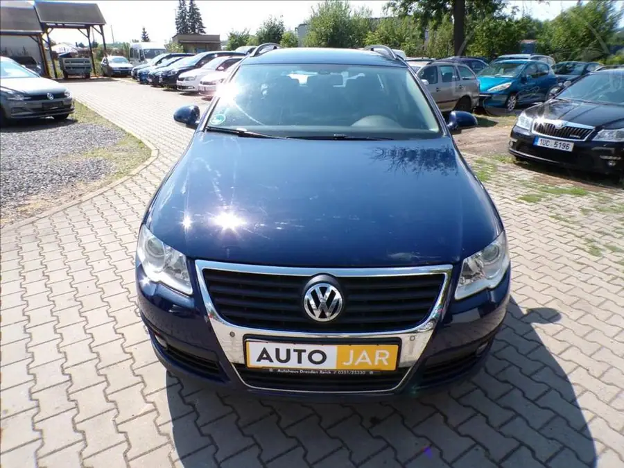 Volkswagen Passat 1,6 FSI — Čelní pohled