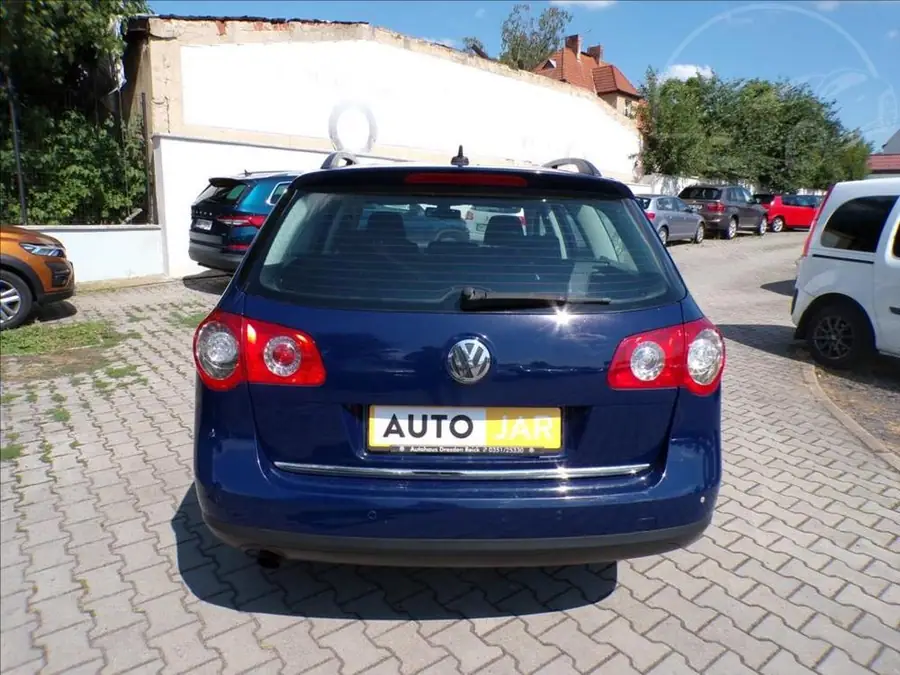 Volkswagen Passat 1,6 FSI — Zadní pohled
