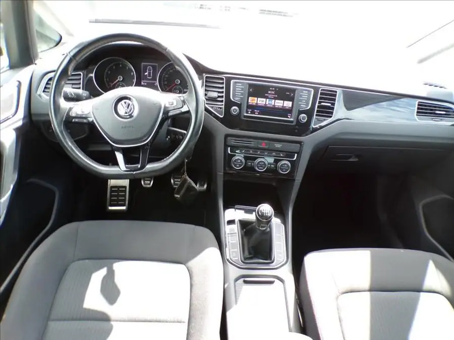 Volkswagen Golf Sportsvan 1,4 TSI  XENONY — Interiér — palubní deska