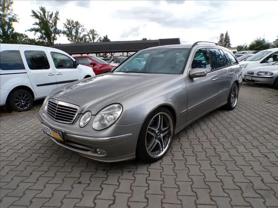Mercedes-Benz 3,2 320CDI,AVANTGARDE — Zepředu zblízka