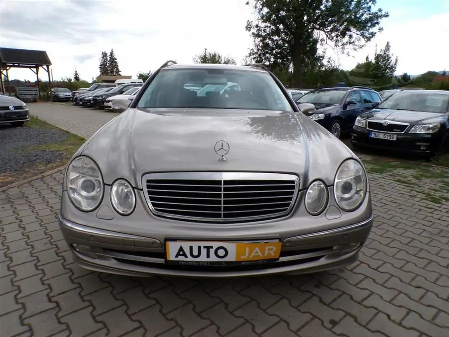 Mercedes-Benz 3,2 320CDI,AVANTGARDE — Čelní pohled