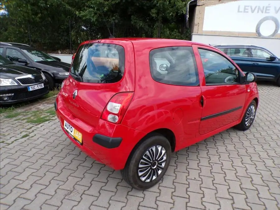 Renault Twingo 1,2 i — Zezadu zleva