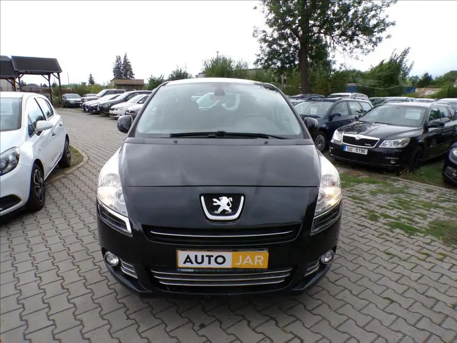 Peugeot 5008 2,0 HDI  TAŽNÉ ZAŘÍZENÍ — Čelní pohled
