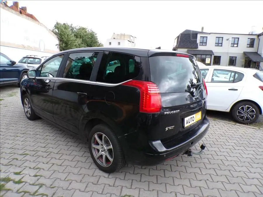 Peugeot 5008 2,0 HDI  TAŽNÉ ZAŘÍZENÍ — Zezadu zprava