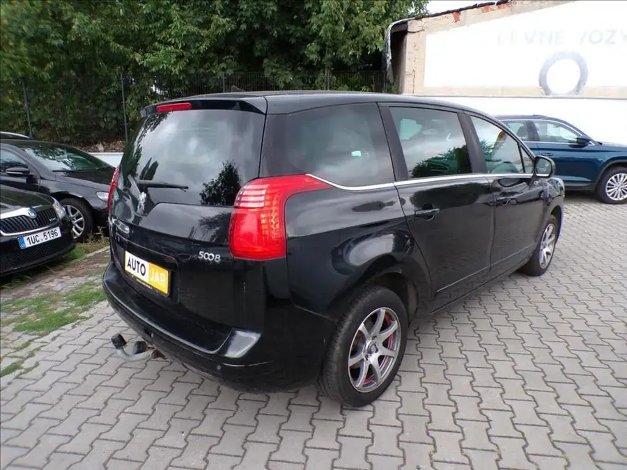 Peugeot 5008 2,0 HDI  TAŽNÉ ZAŘÍZENÍ — Zezadu zleva