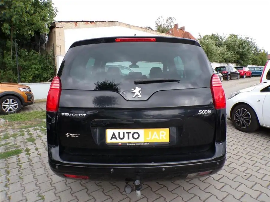 Peugeot 5008 2,0 HDI  TAŽNÉ ZAŘÍZENÍ — Zadní pohled