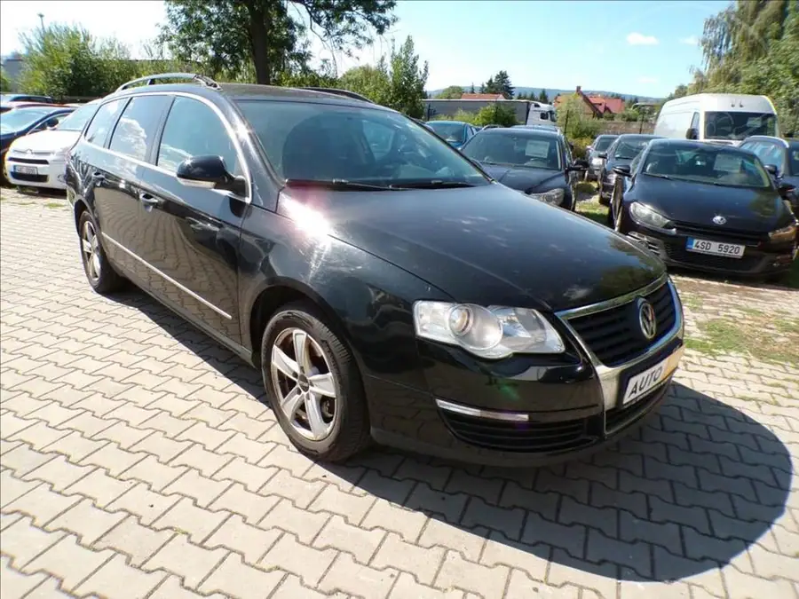 Volkswagen Passat 1,9 TDI N1,TAŽNÉ ZAŘÍZENÍ — Pohled zepředu zleva