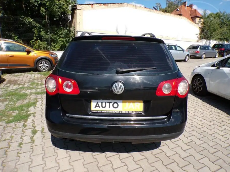 Volkswagen Passat 1,9 TDI N1,TAŽNÉ ZAŘÍZENÍ — Zadní pohled