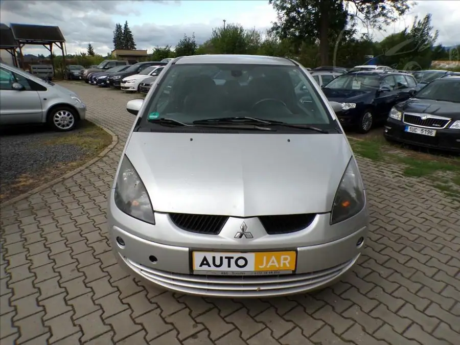 Mitsubishi Colt 1,3 i — Čelní pohled