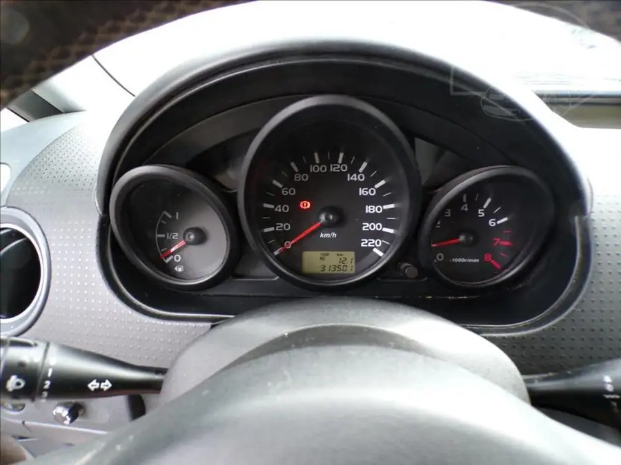 Mitsubishi Colt 1,3 i — Interiér — palubní deska