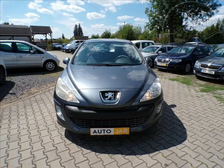 Peugeot 308 1,6 HDi — Zepředu zblízka