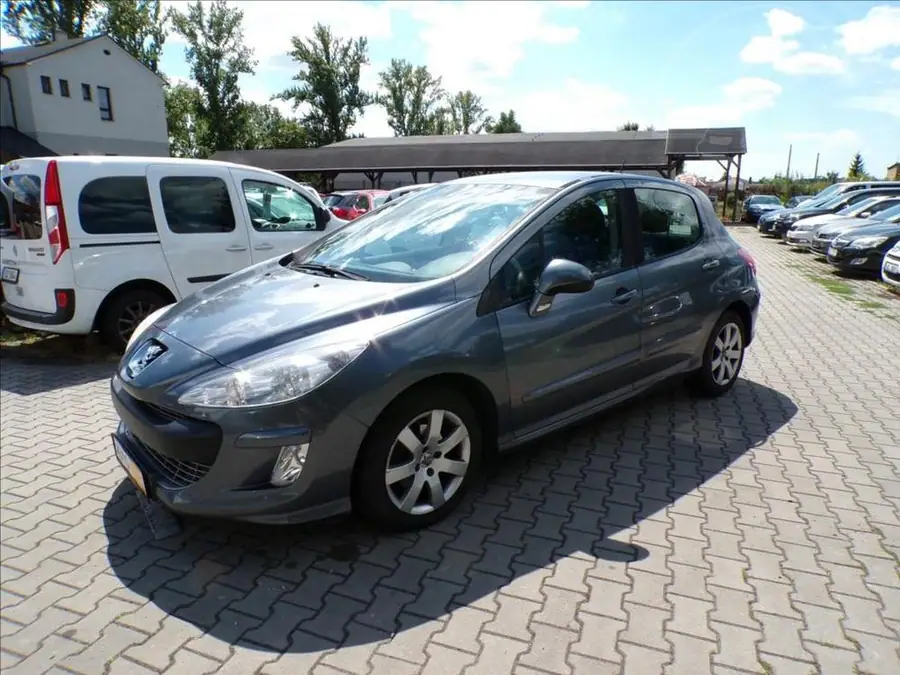 Peugeot 308 1,6 HDi — Čelní pohled
