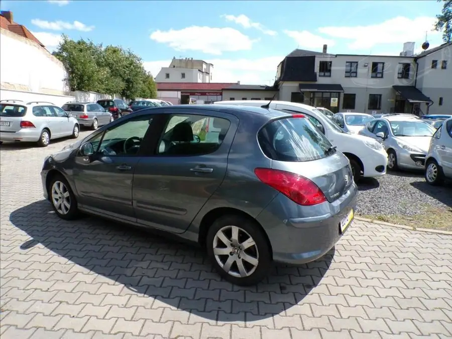 Peugeot 308 1,6 HDi — Zadní pohled