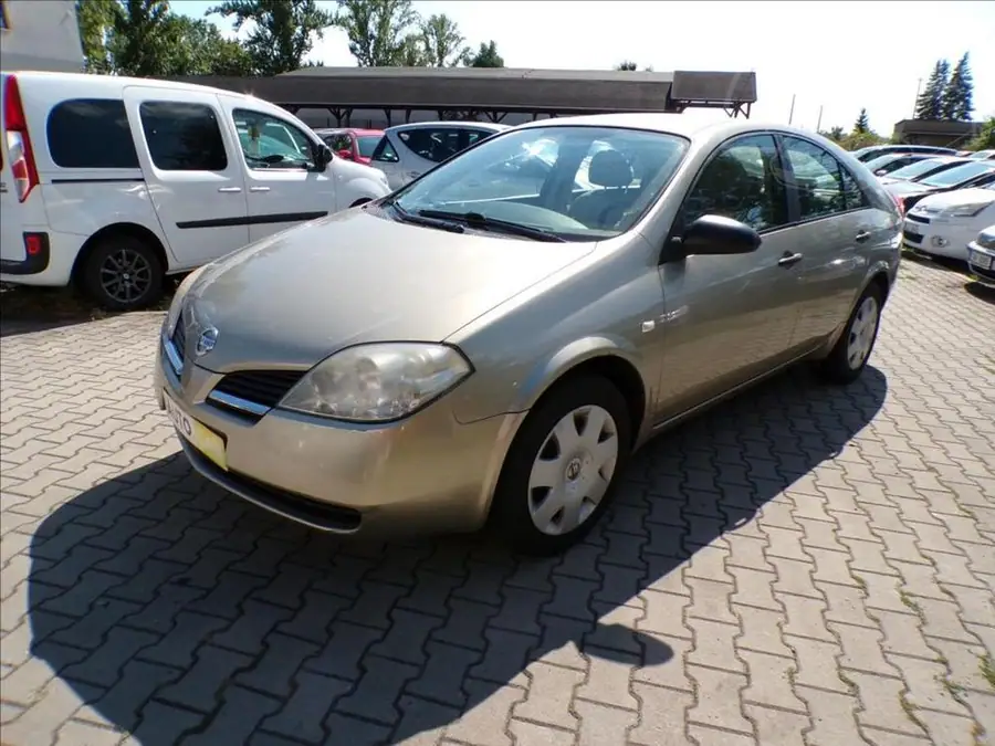 Nissan Primera 1,8 16V — Zepředu zblízka