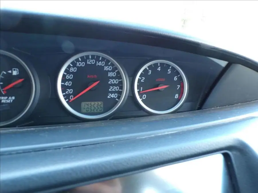 Nissan Primera 1,8 16V — Interiér — palubní deska