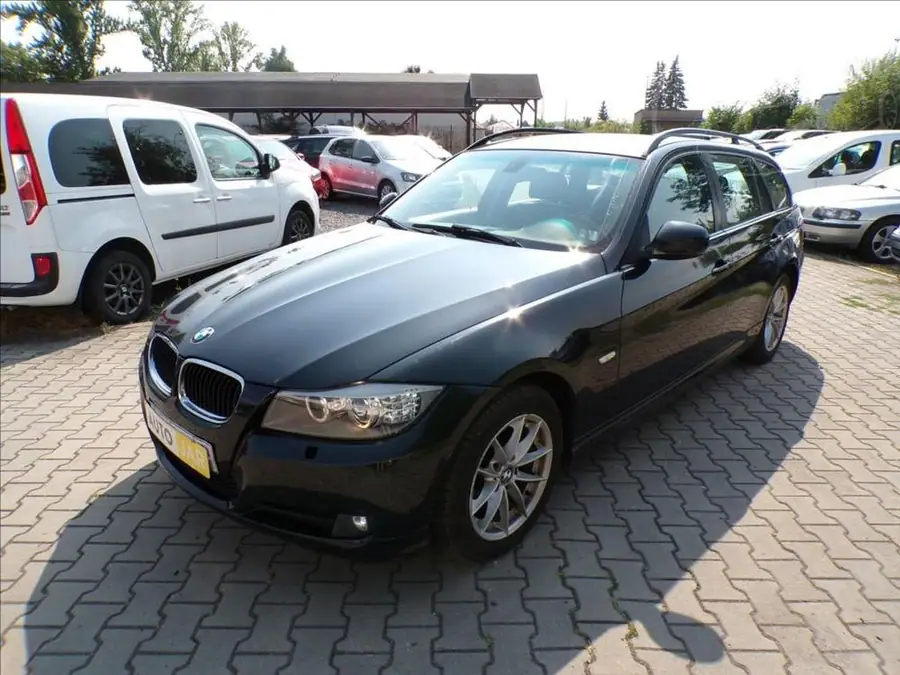 BMW 2,0 320D xDrive — Zepředu zblízka