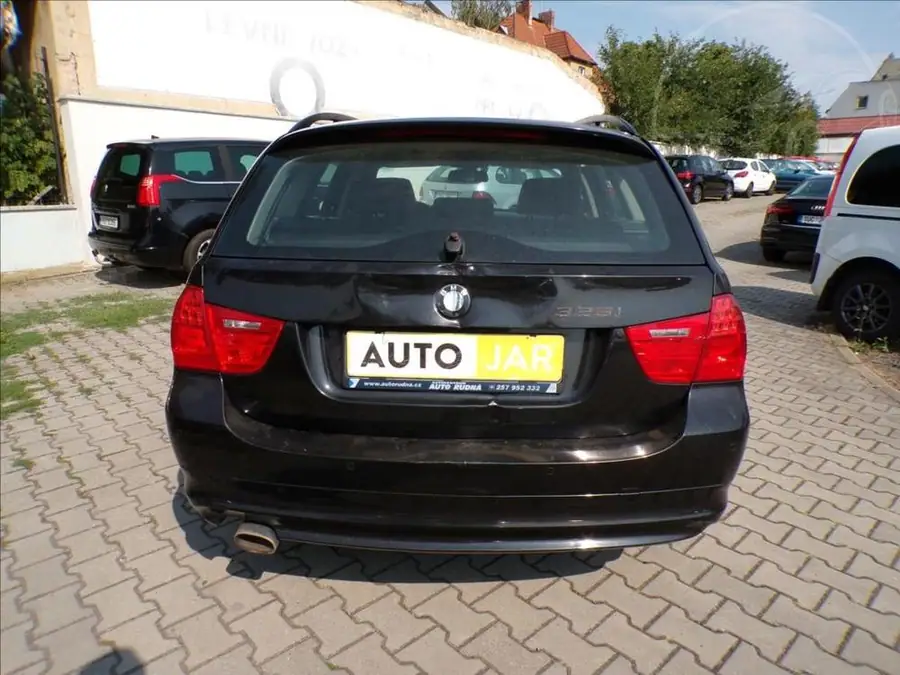 BMW 2,0 320D xDrive — Zadní pohled