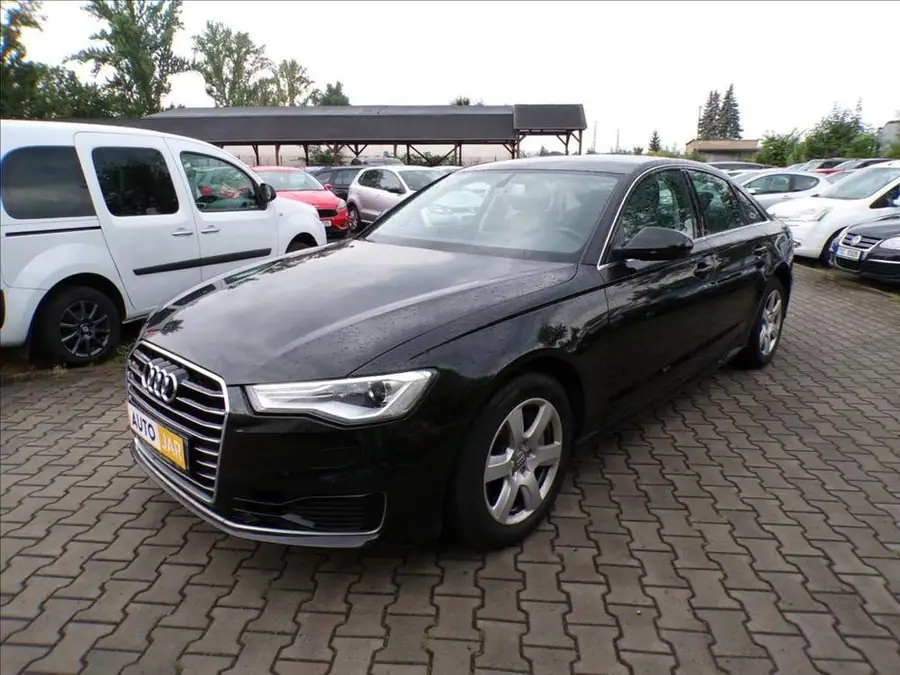 Audi A6 2,0 TFSI — Zepředu zblízka