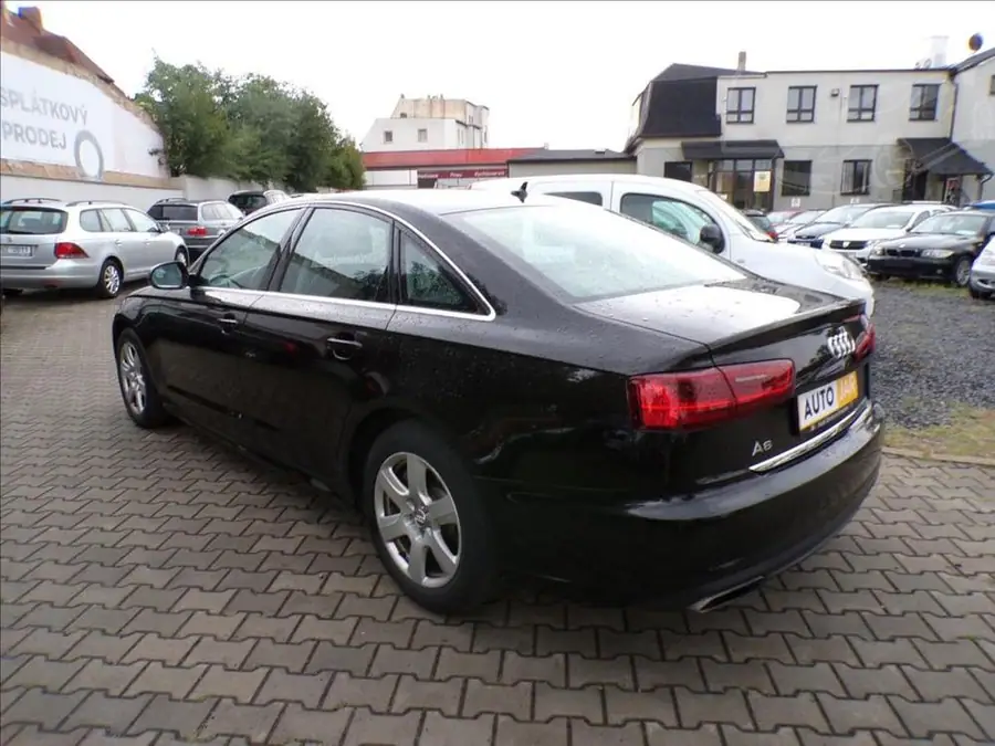 Audi A6 2,0 TFSI — Zezadu zprava