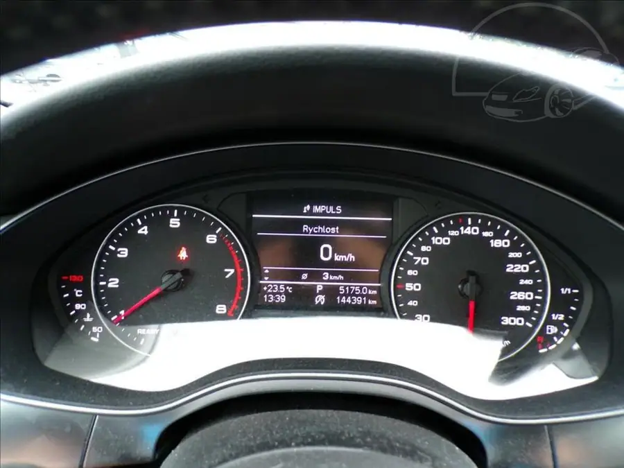 Audi A6 2,0 TFSI — Přístrojový štít se stavem tachometru