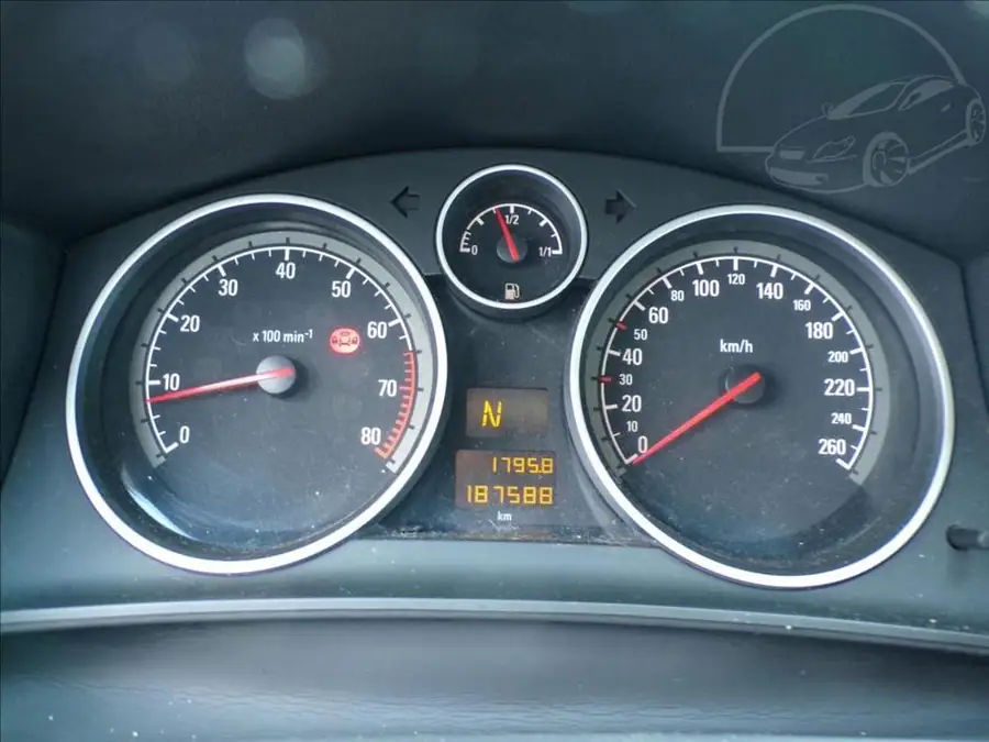 Opel Astra 1,6   AUTOMAT,TAŽ.ZAŘ. — Přístrojový štít se stavem tachometru