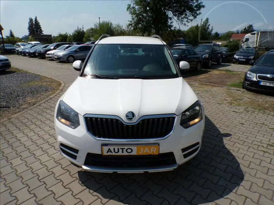 Škoda Yeti 2,0 TDI 4X4  TAŽNÉ ZAŘÍZENÍ — Čelní pohled
