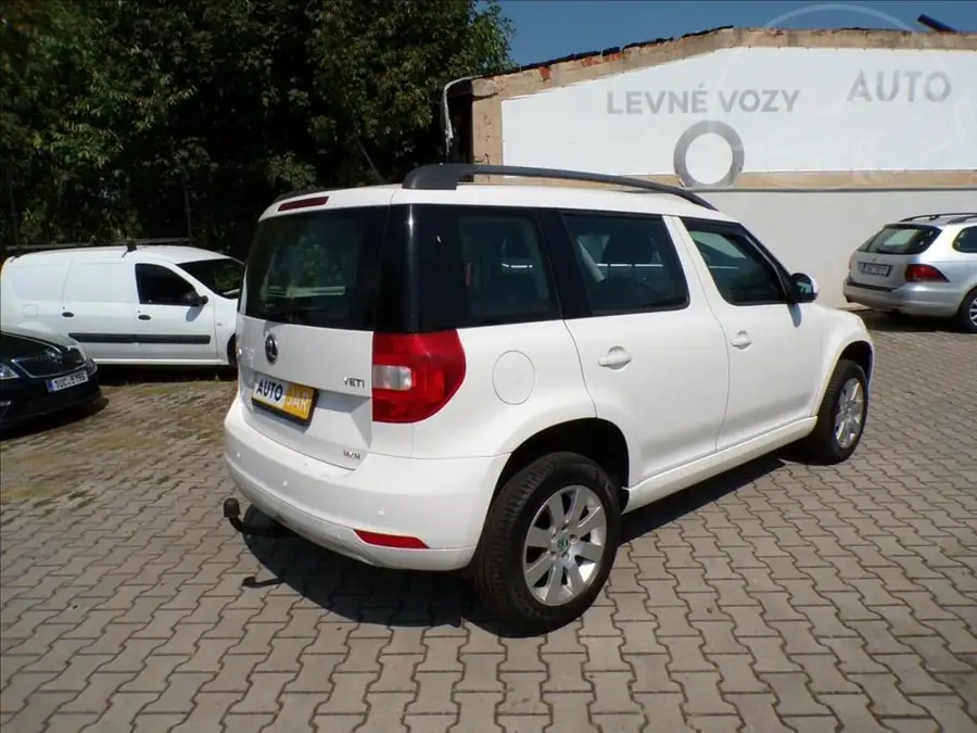 Škoda Yeti 2,0 TDI 4X4  TAŽNÉ ZAŘÍZENÍ — Zezadu zleva