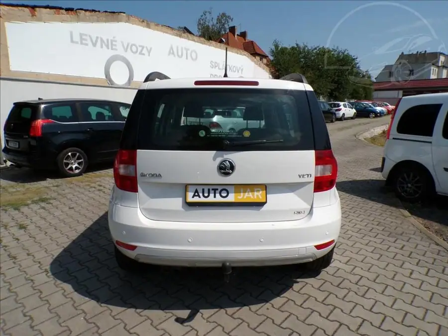 Škoda Yeti 2,0 TDI 4X4  TAŽNÉ ZAŘÍZENÍ — Zadní pohled