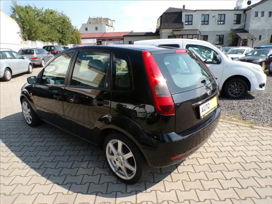 Ford Fiesta 1,6 16V  KLIMA,ALU KOLA — Zezadu zprava