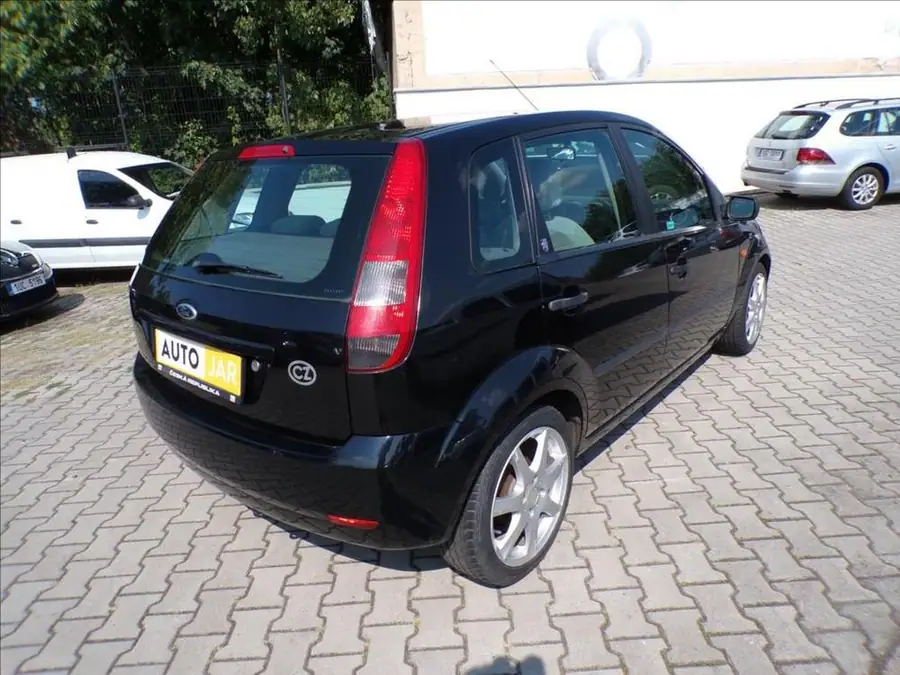 Ford Fiesta 1,6 16V  KLIMA,ALU KOLA — Zezadu zleva