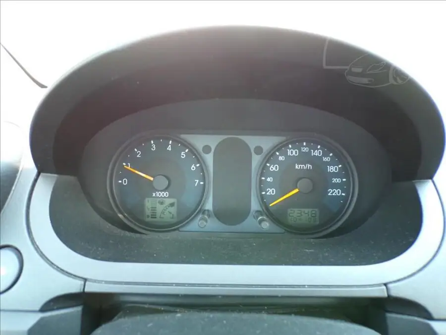 Ford Fiesta 1,6 16V  KLIMA,ALU KOLA — Interiér — palubní deska