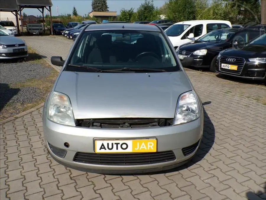 Ford Fiesta 1,4 i  KLIMATIZACE — Zepředu zblízka