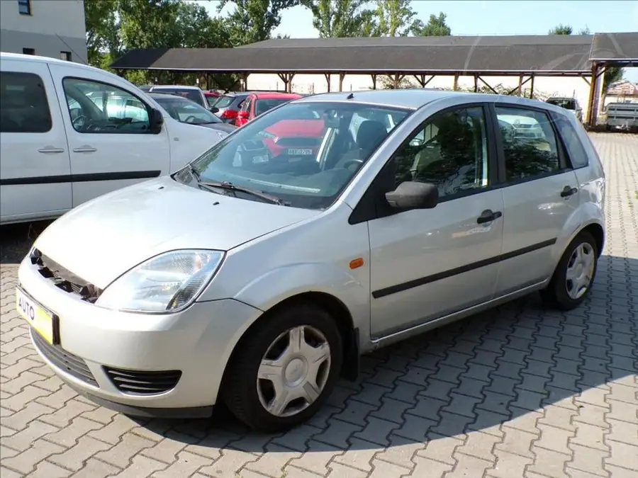 Ford Fiesta 1,4 i  KLIMATIZACE — Čelní pohled